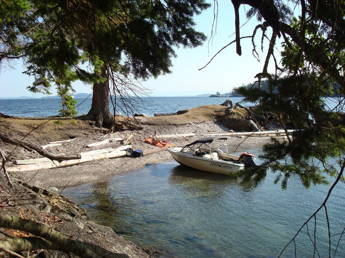 Sticks And Stones Cottage-Arbutus Grove Montague Harbour Exterior foto