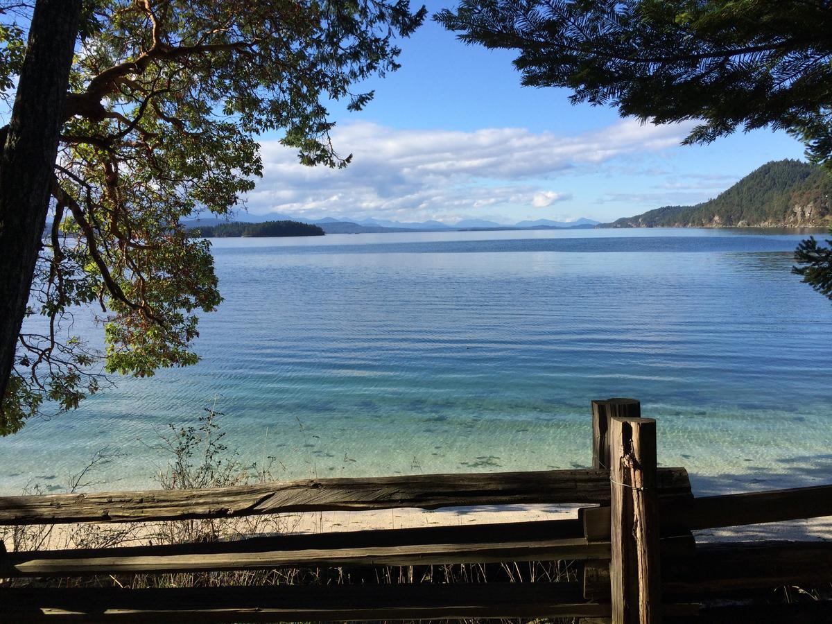 Sticks And Stones Cottage-Arbutus Grove Montague Harbour Exterior foto